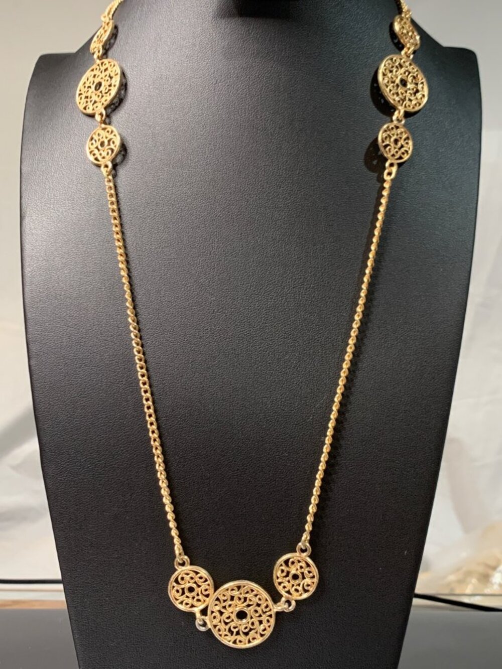 1975 Avon Lace Medallions Gold-Tone Filigree Disc Pendant Necklace With Chain